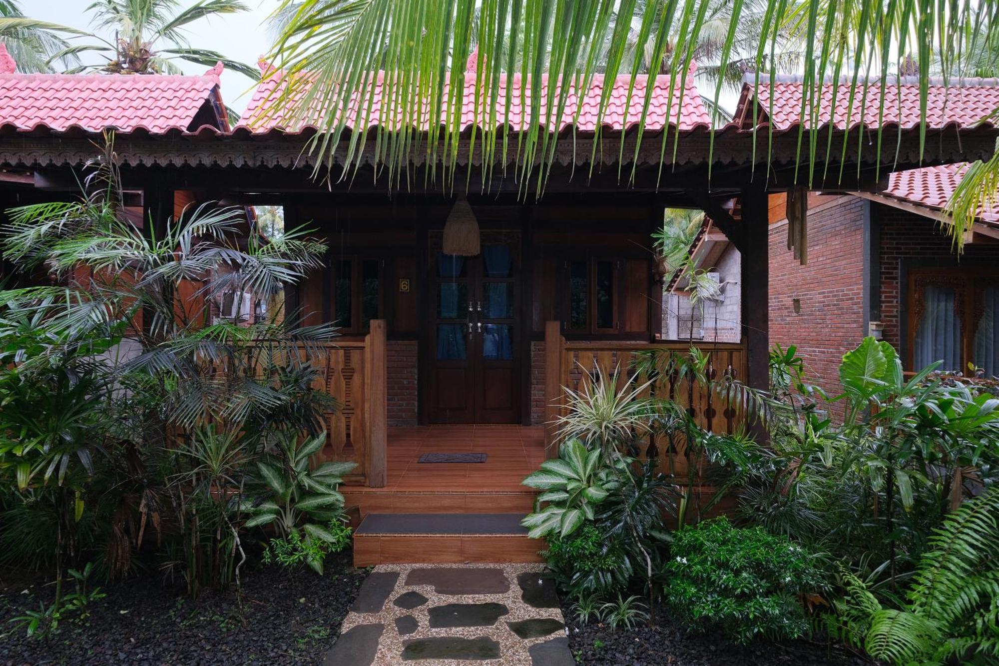 Java Turtle Lodge Meru Betiri Banyuwangi  Rum bild